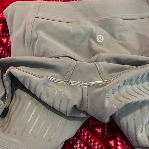 Lululemon Athletica Rogue Renegade High Waisted Leggings. Size 6 - Picture 4 of 16